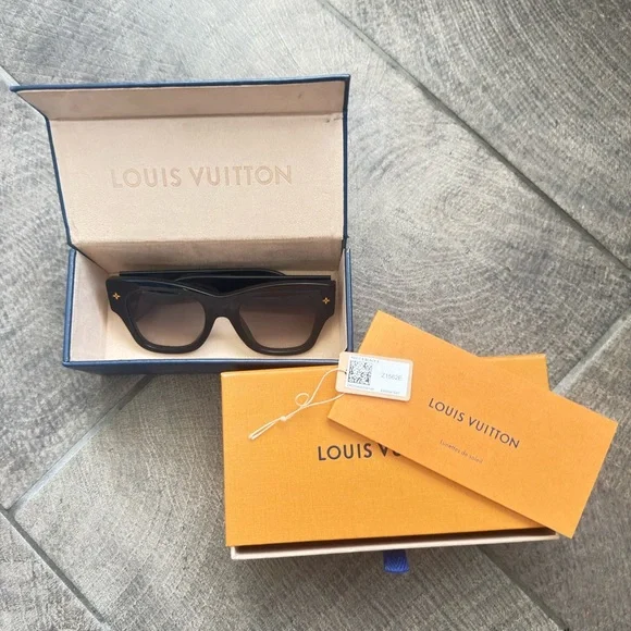 Louis Vuitton Black Sunglasses with Gold Accents - Picture 2 of 9